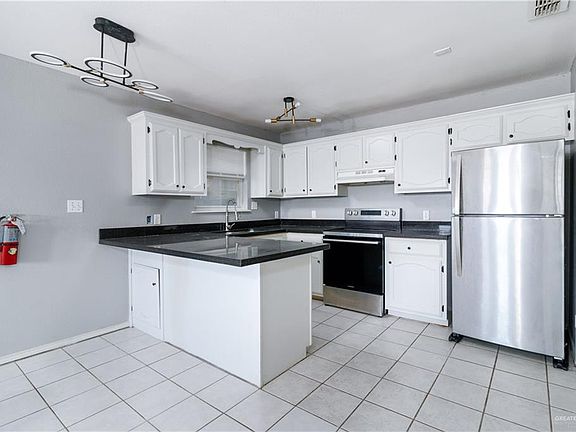 3rd image of 1802 Oasis Ave #205
