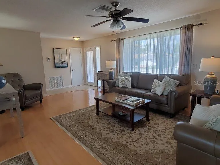 423 Matares Dr — Photo 13