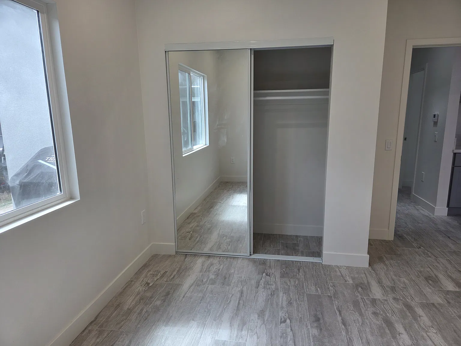 3 bed, 947 sqft, $3,400 — Photo 4