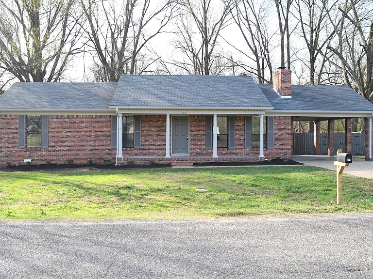 159 Hickory Hills Dr — Photo 2