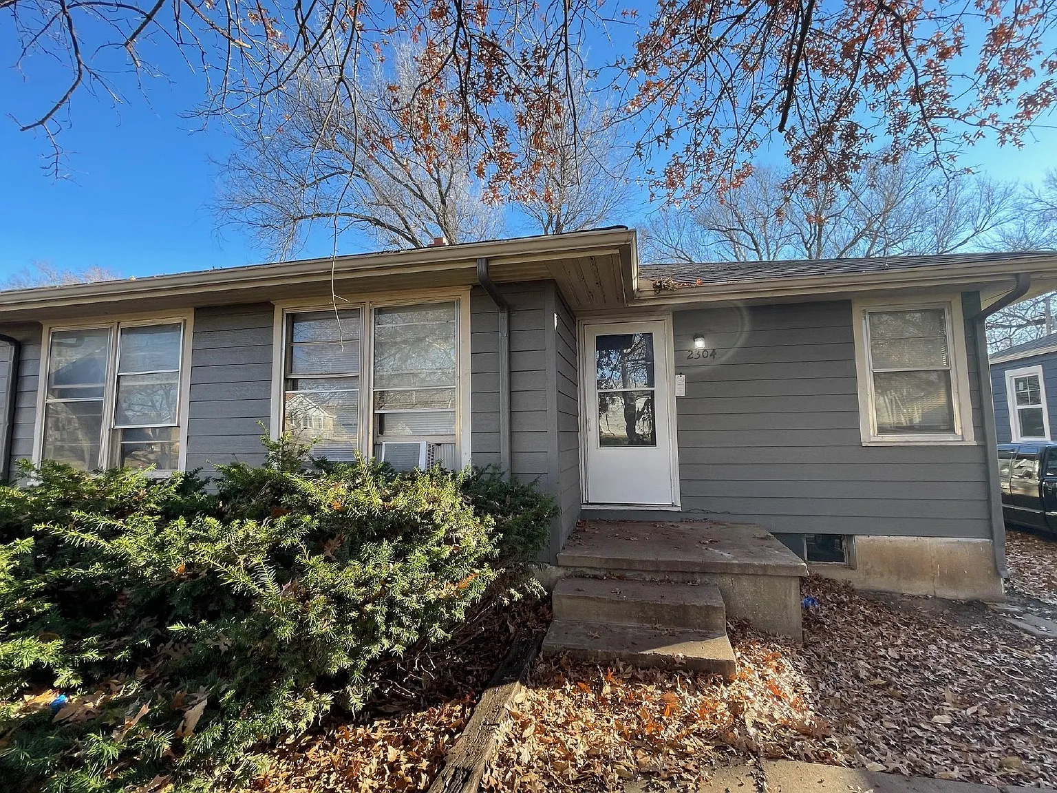 2 bed, 1.0 bath, 727 sqft, $750 — Photo 1
