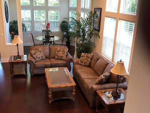 3rd image of 866 Brenda Pl.