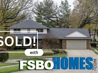 3340 Woodcrest Dr, Bettendorf, IA 52722