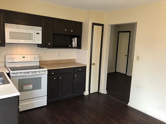 3rd image of 9806 W 52nd St