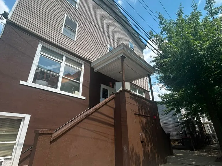 50 Clinton St #11 — Photo 1