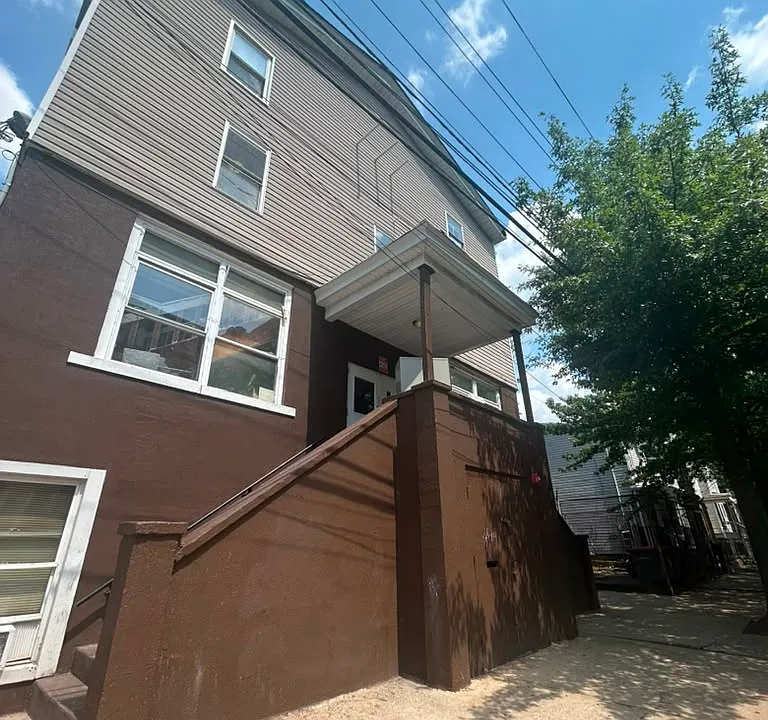 50 Clinton St #11