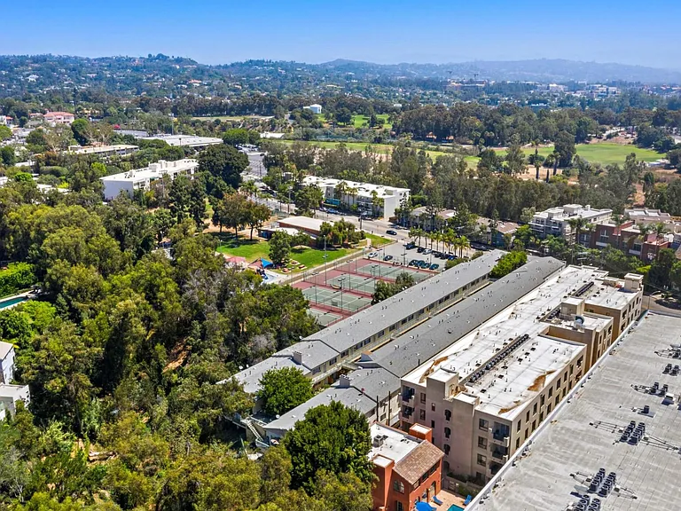 Brentwood by the Park — Photo 21