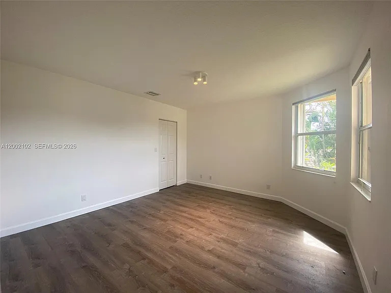 2486 Bay Isle Dr — Photo 35