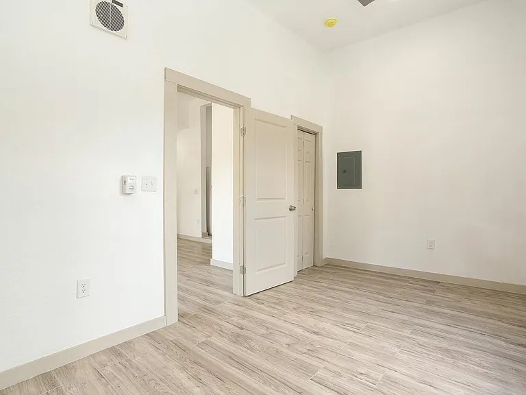 bedroom unit 3