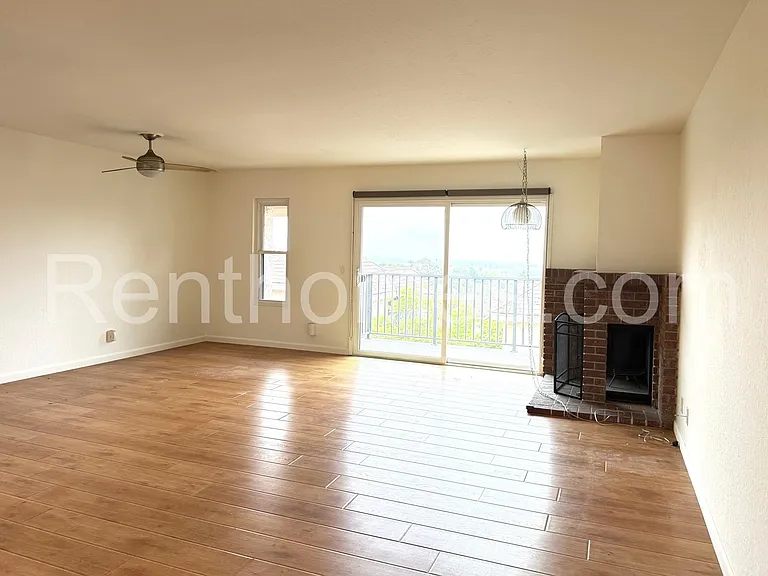 3745C Balboa Ter — Photo 3