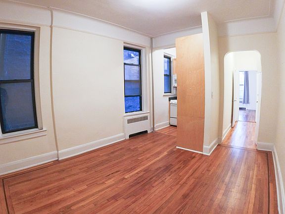 2nd image of 123 E 82nd St APT 4D