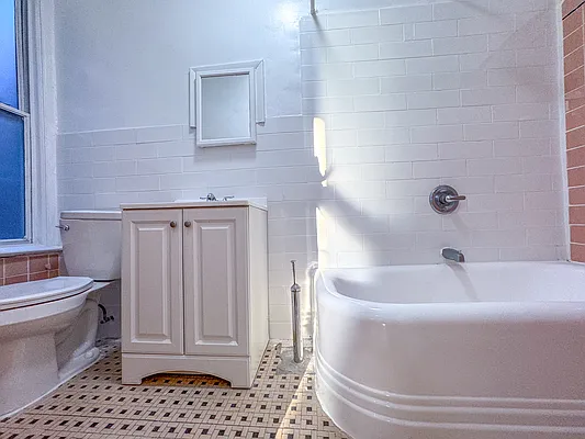 Rented by Gravity Real Estate Advisors | media 6