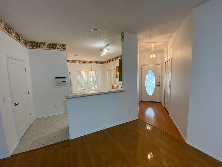 710 Harvard Ct — Photo 2