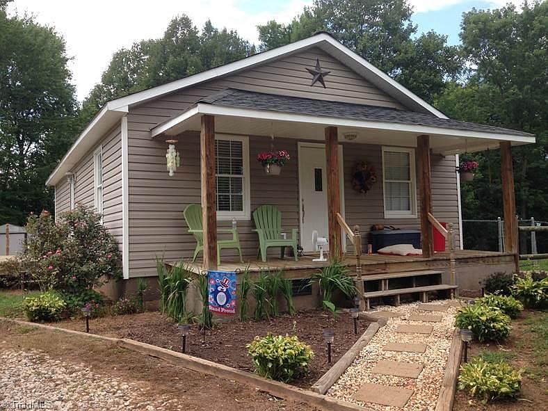 1st image of 633 Nelson Ln