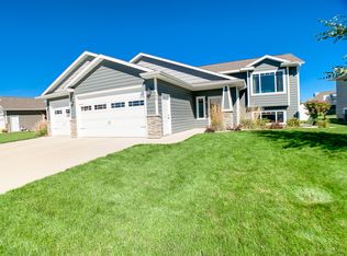238 Blue Bell Cir, Brookings, SD 57006