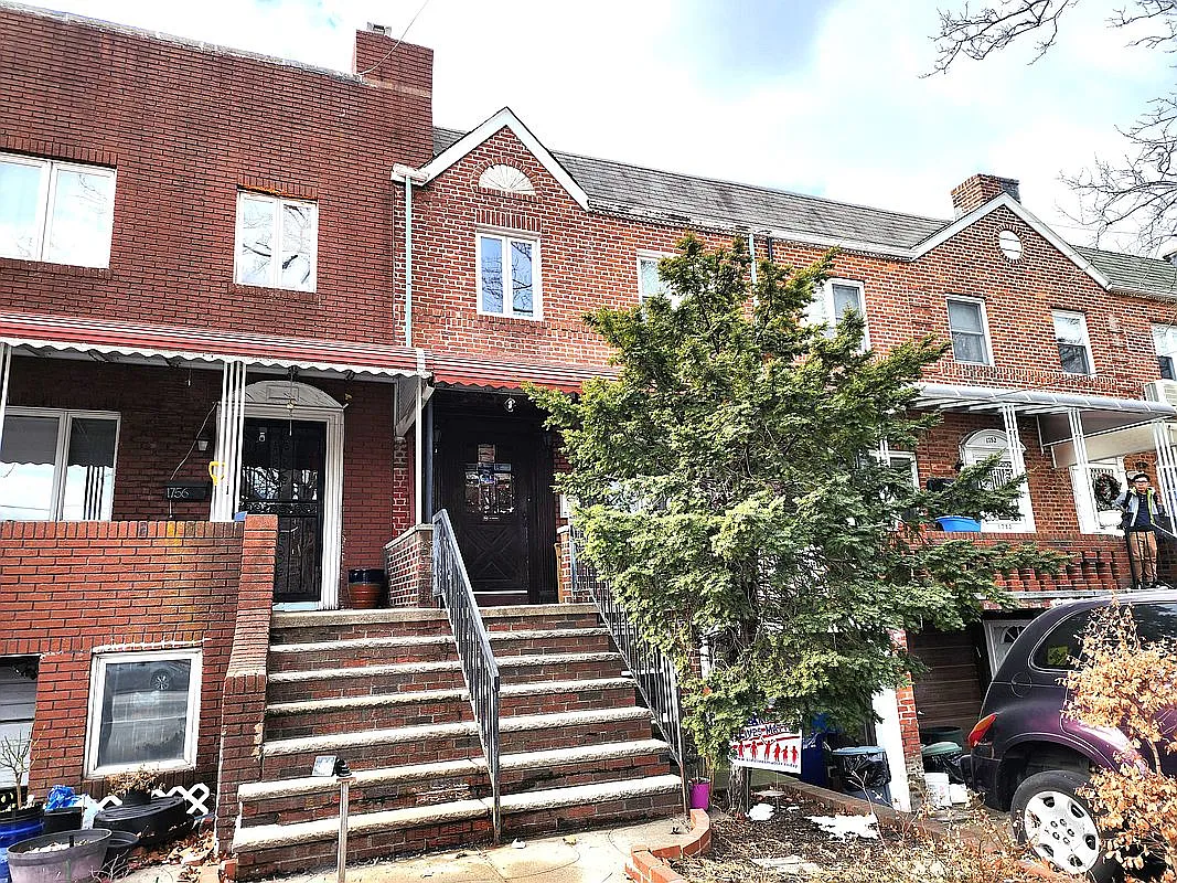 1754 Gerritsen Ave photo 1