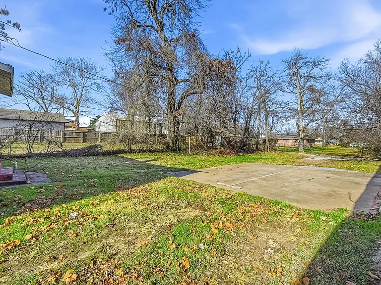 305 W Morton St — Photo 17