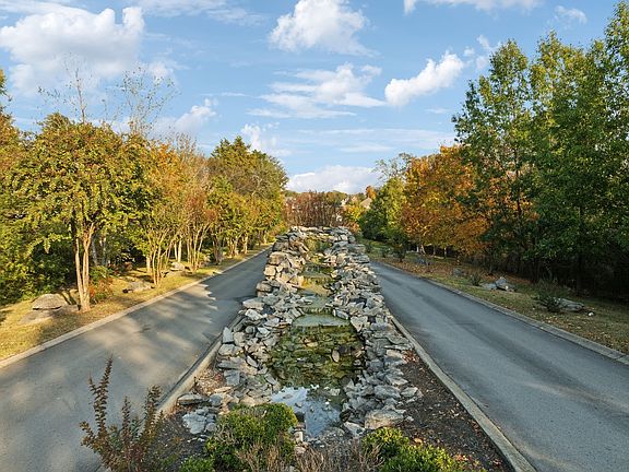 3rd image of 107 Seven Springs Dr