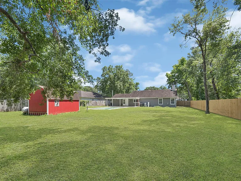 18931 Iris Ln — Photo 4