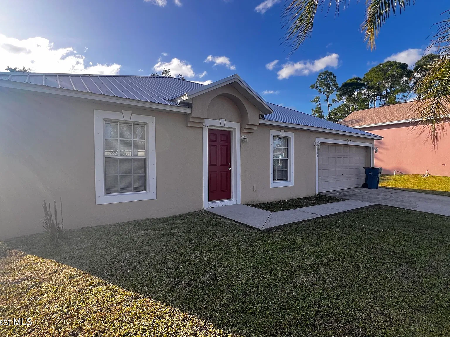 3 bed, 2.0 bath, 1398 sqft, $1,800 — Photo 2