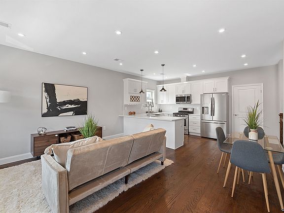 4th image of 155 Laidlaw Ave #2
