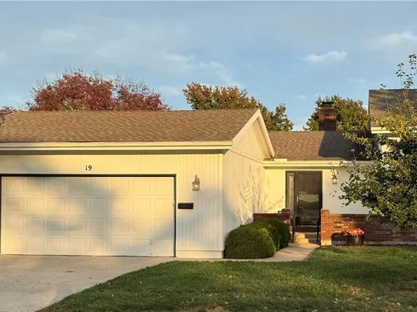 19 E Woodbridge Ln, Kansas City, MO 64145