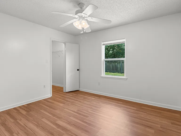 110 Charles Dr — Photo 6