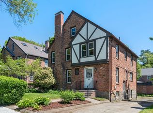 261 Russett Rd, Brookline, MA 02467