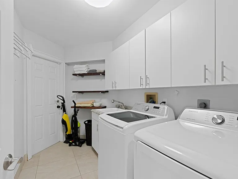 1050 Brooks Ln — Photo 34