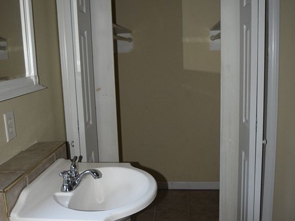 5th image of 418 N Guthrie Ave