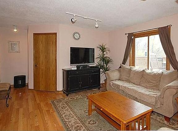 5th image of 787 Woodridge Dr S
