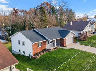 1420 Worcester Dr NE, Grand Rapids, MI 49505