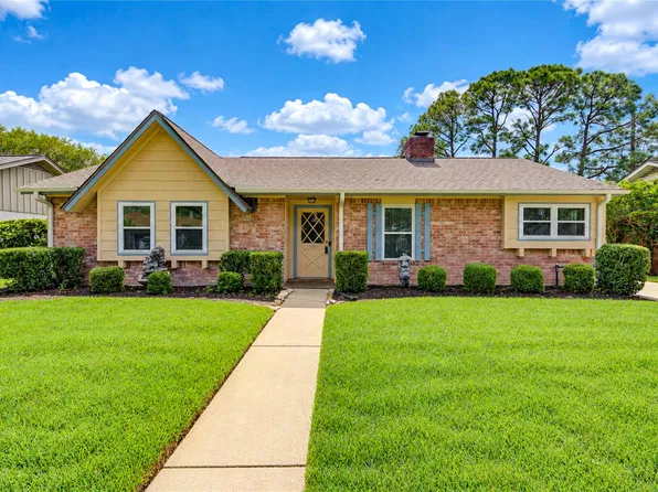 11403 Brook Meadows Ln, Meadows Place, TX 77477