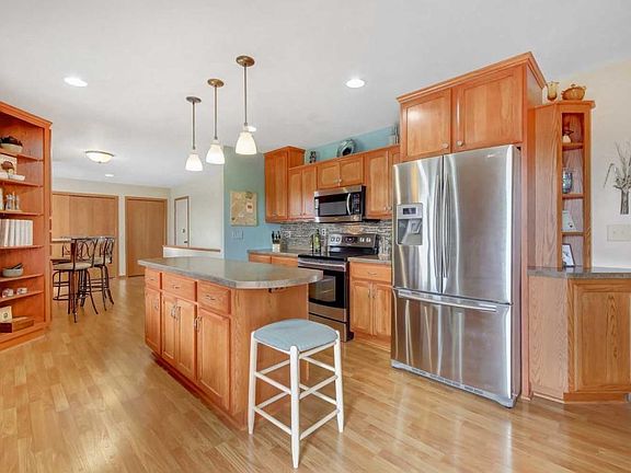 4th image of 499 Skyview Ln