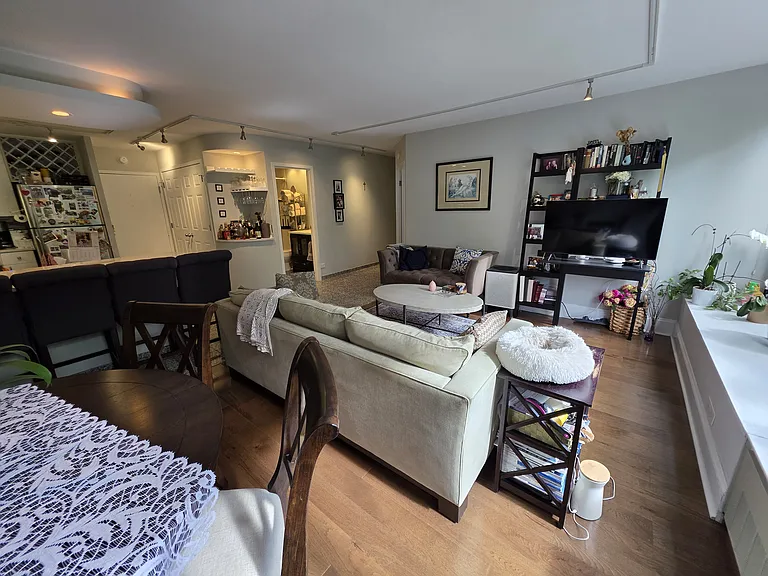 1313 N Ritchie Ct #403 — Photo 8