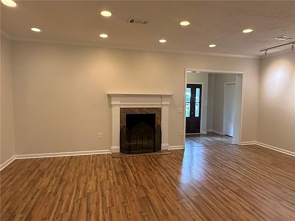 4th image of 107 Valley Dr