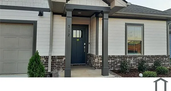 300 Susan Lynn Dr — Photo 2