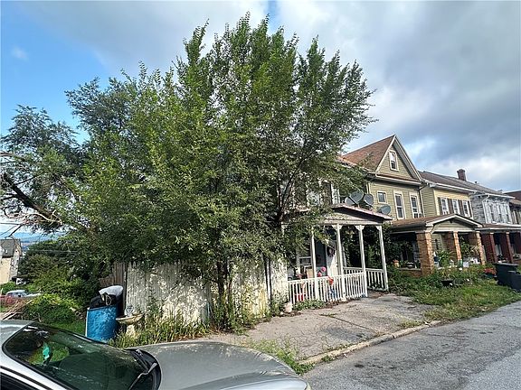 4th image of 914 4th Ave