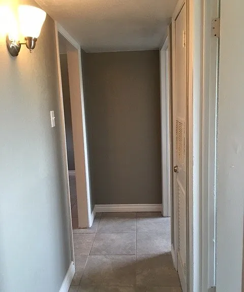 Western Oaks Apartments — Photo 15
