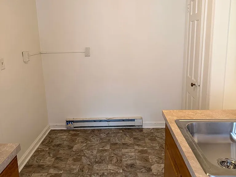 2228 W Allen St — Photo 17