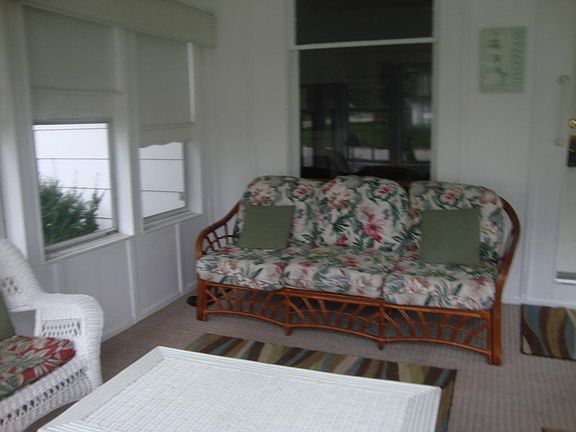 2nd image of 402 N Lakeshore Dr