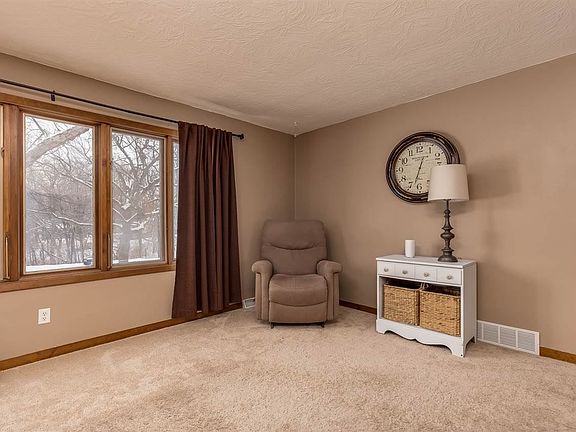 3rd image of 2148 Lincolnwood Dr