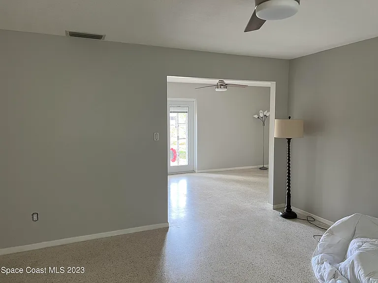 987 Kings Post Rd — Photo 7