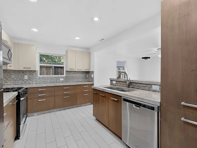 823 San Lorenzo Ave NW — Photo 13