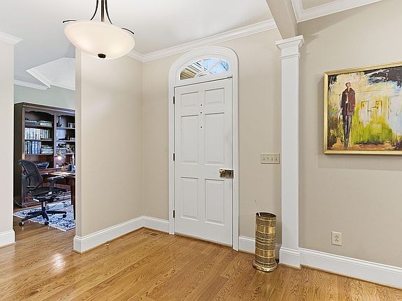 5th image of 221 Holiday Rd