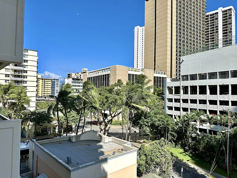 Kuhio Ave — Photo 39