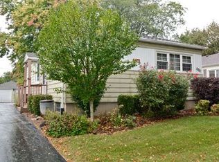 814 N Kennicott Ave, Arlington Heights, IL 60004