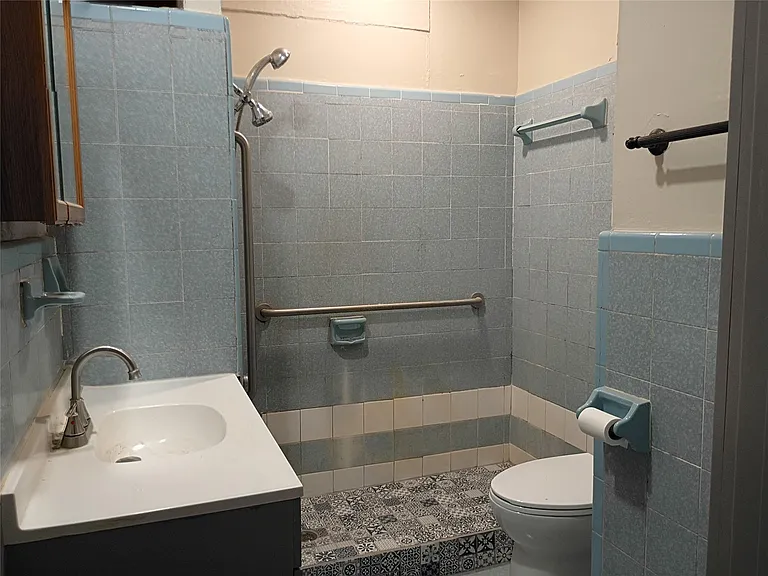 7815 Dayton St — Photo 15