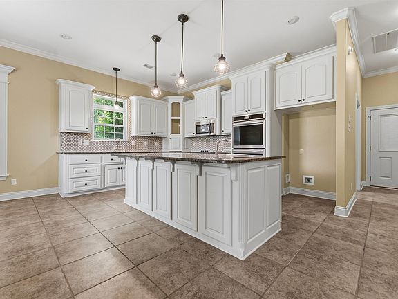 2nd image of 305 Edgewood Dr