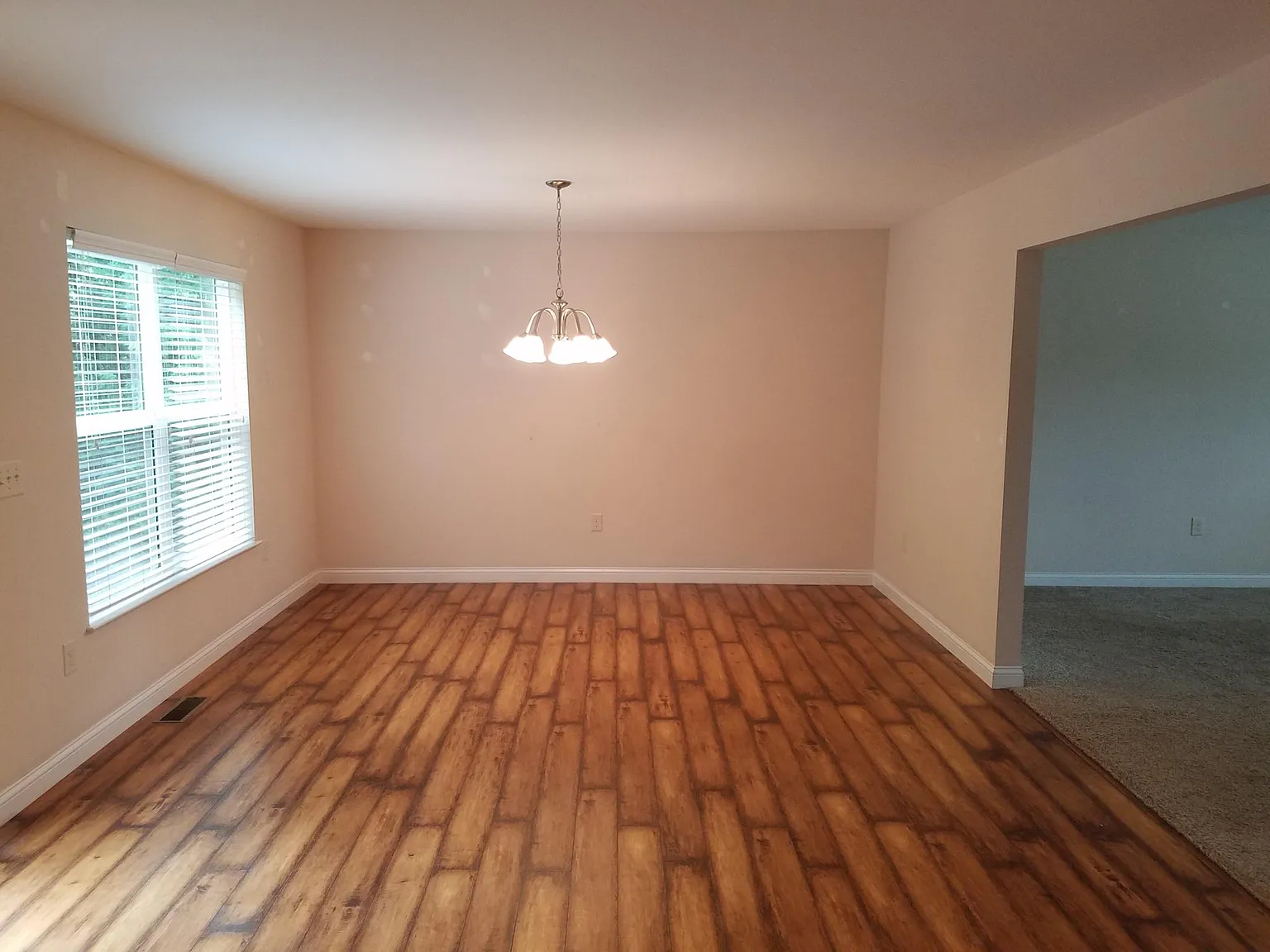 3 bed, 2.5 bath, 1600 sqft, $2,250 — Photo 2